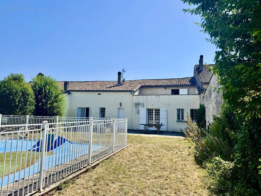 Une maison de charme dans un village très prisé - photo 19