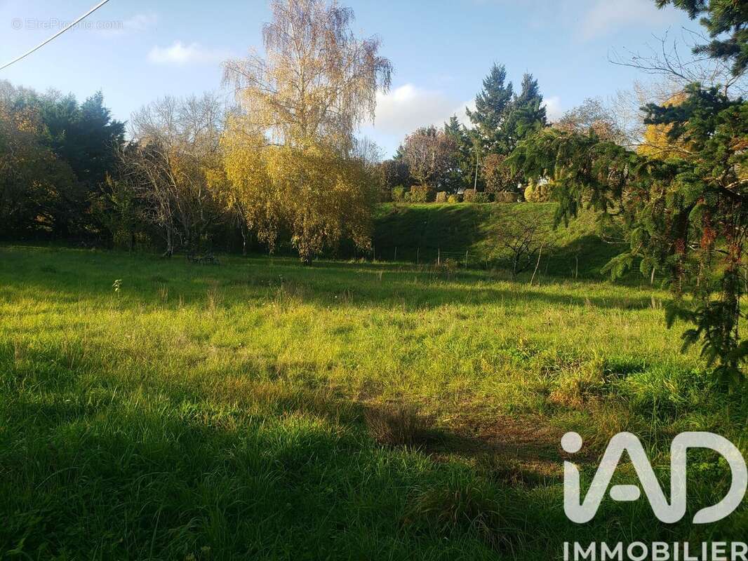 Photo 3 - Terrain à RUFFEC