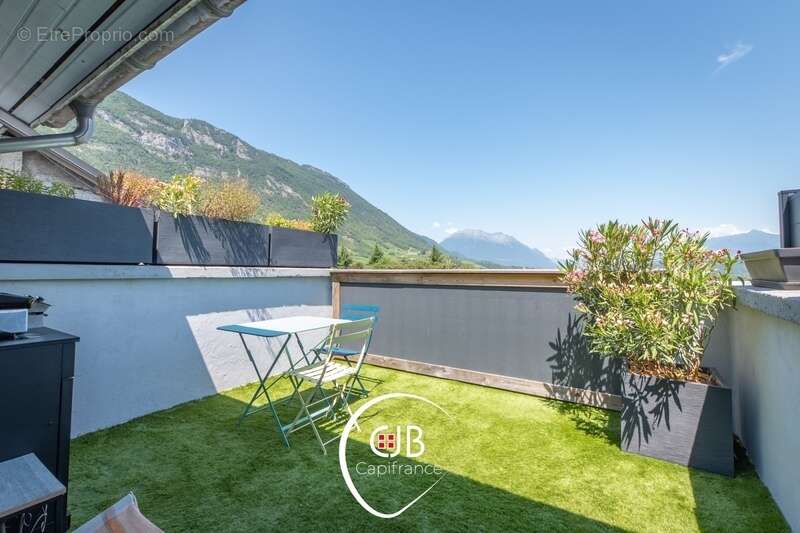 Appartement rénové à Montmélian avec terrasse et vue Mont-Blanc - photo 2