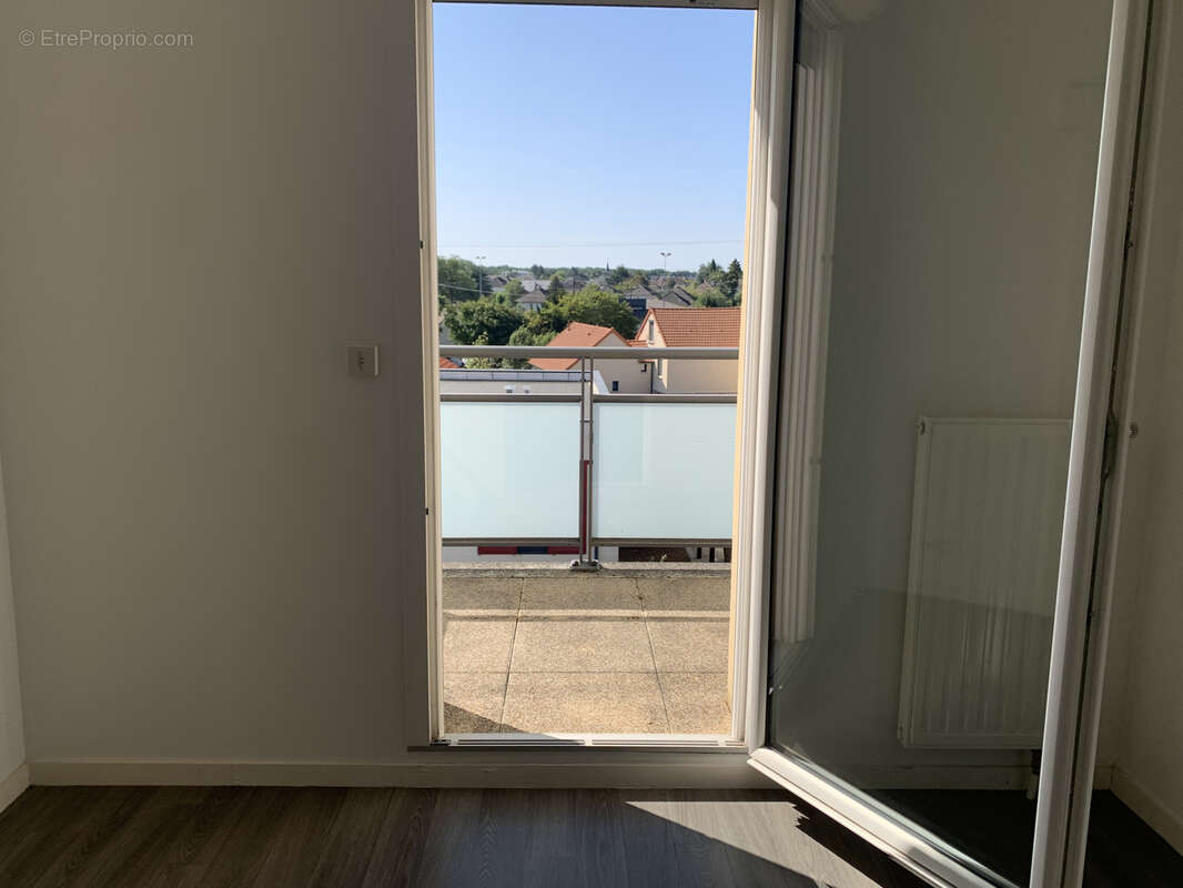 A Vendre appartement T4 de 86M2 - 3ème et dernier étage - CHAMBRAY LES TOURS - photo 4
