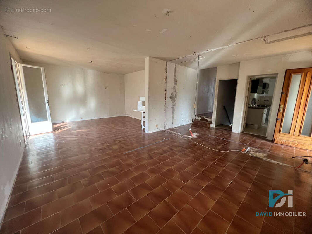 Bassan : grande villa de 233 m2 sur terrain de 1082 m2 en cours de rénovation - photo 9