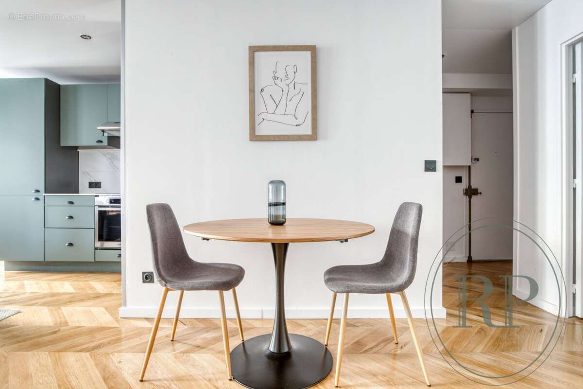 Appartement à PARIS-16E