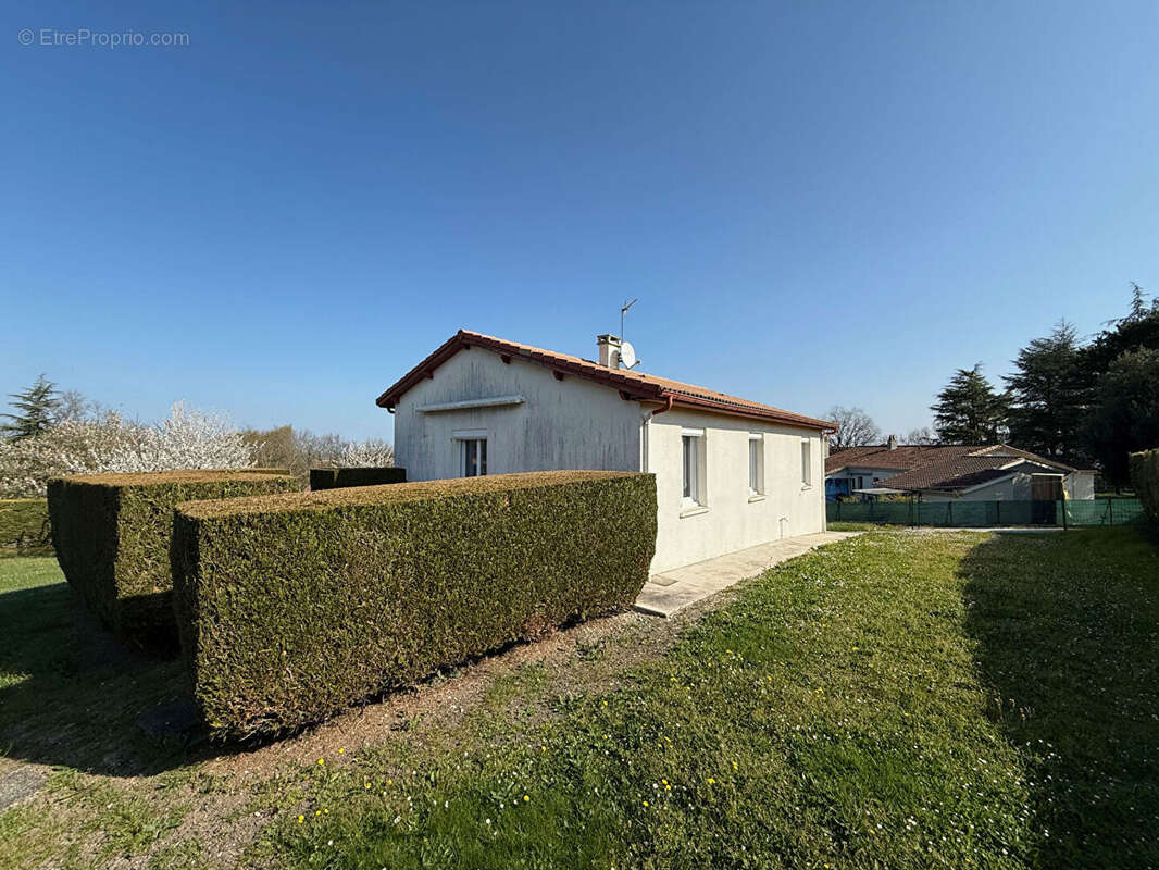 CANCON, dans un lotissement tranquille venez découvrir cette maison semi-enterrée de 75m2 avec deux chambres. La maison possède  - photo 9