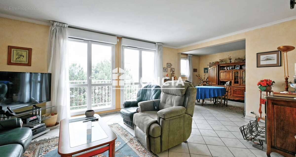 Appartement à MONTIGNY-LE-BRETONNEUX
