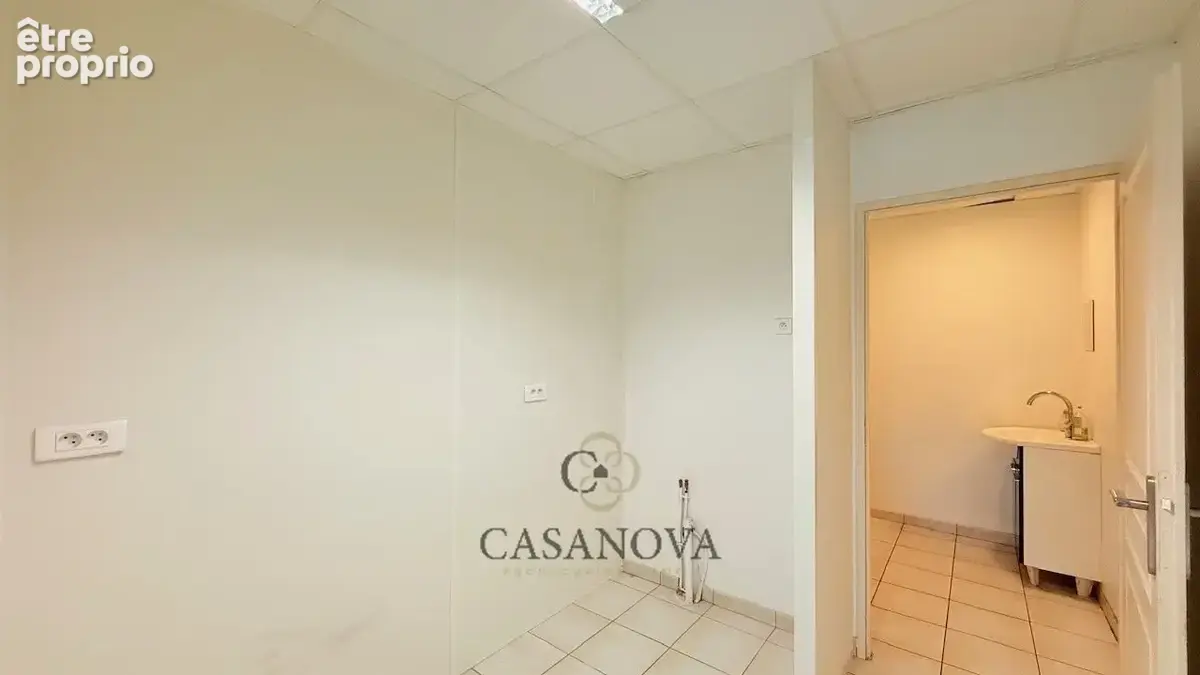 Immeuble de 800 m² avec potentiel de transformation en habitation à Lattes - photo 10