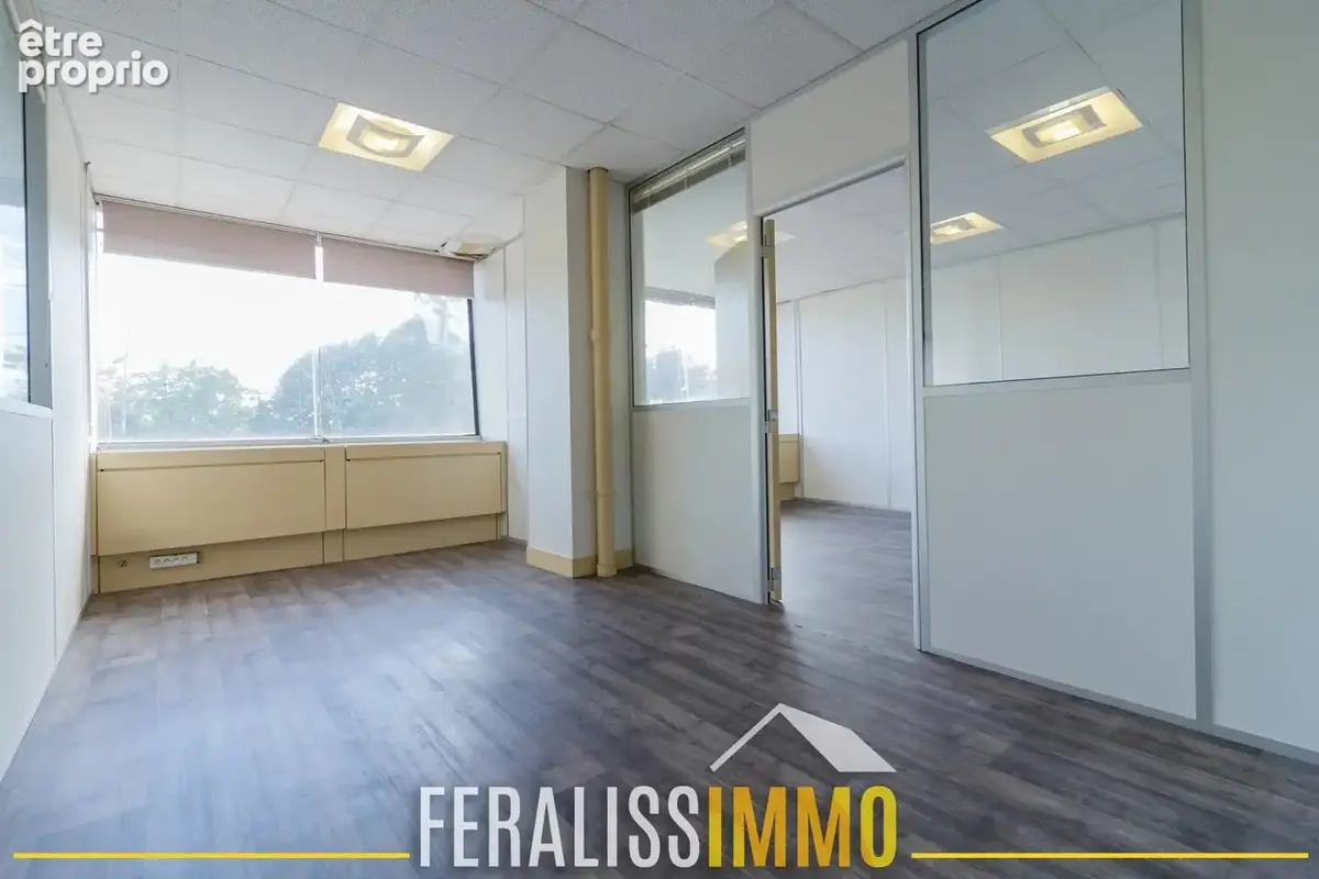 Cergy Préfecture Bureaux 265 m2 rendement élevé ! - photo 4