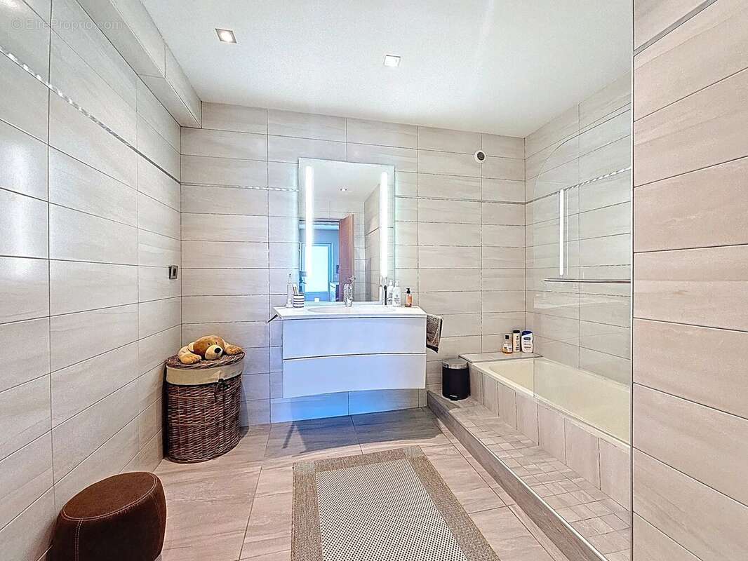 Appartement à MOUGINS