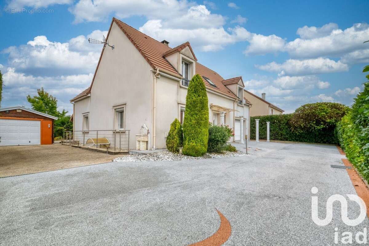 Photo 2 - Maison à FAVIERES