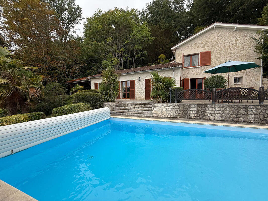 Maison à SAINTE-COLOMBE-DE-VILLENEUVE