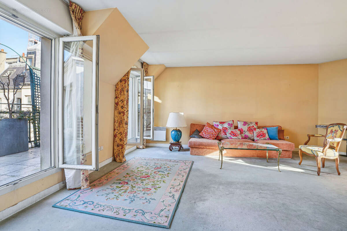 Appartement à PARIS-17E
