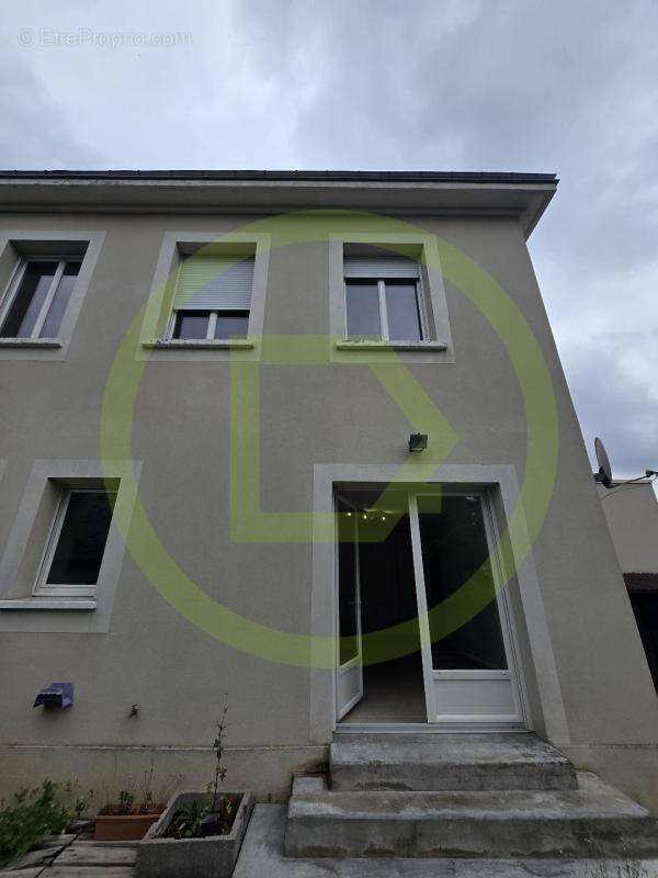 Appartement à SAINT-JEAN-DE-LA-RUELLE