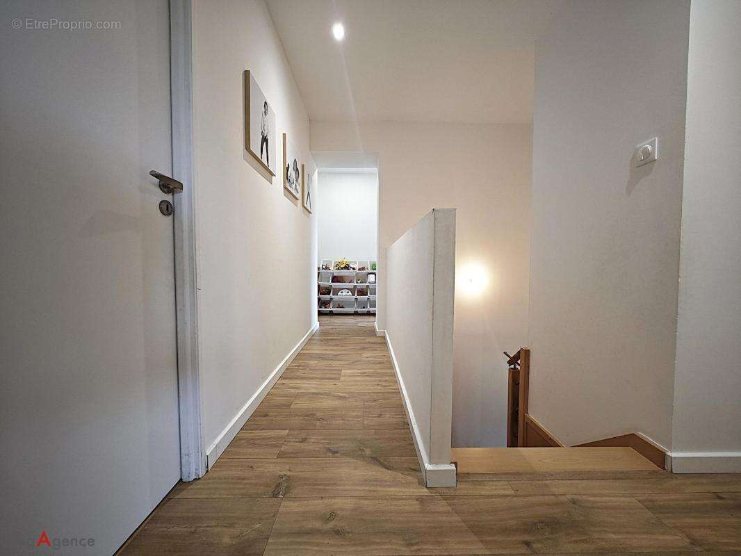 Maison contemporaine de 160 m² avec vue dégagée - photo 12