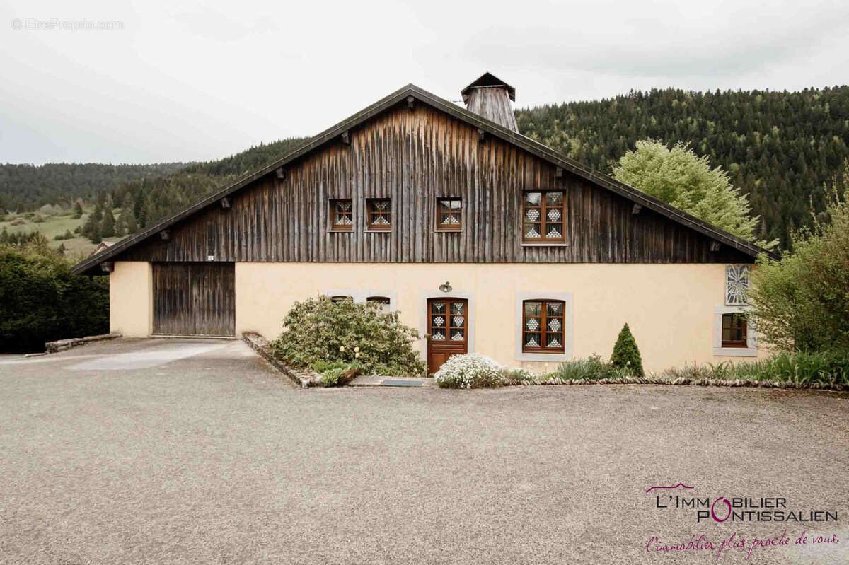 Maison à MAISONS-DU-BOIS-LIEVREMONT
