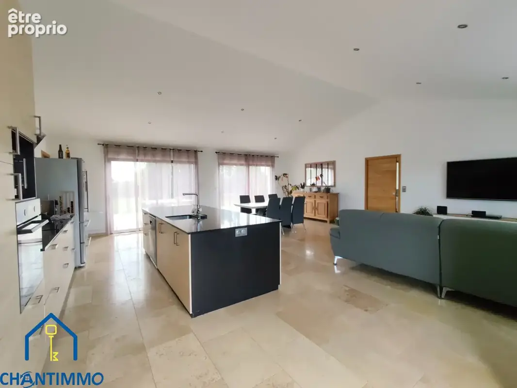 Pavillon de plain-pied spacieux et moderne sur un terrain de 5200 m2 - photo 7