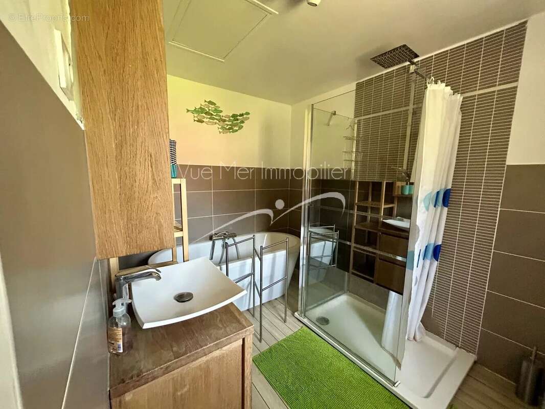 Villa T6. Parc de 2 089 m² avec piscine - photo 9