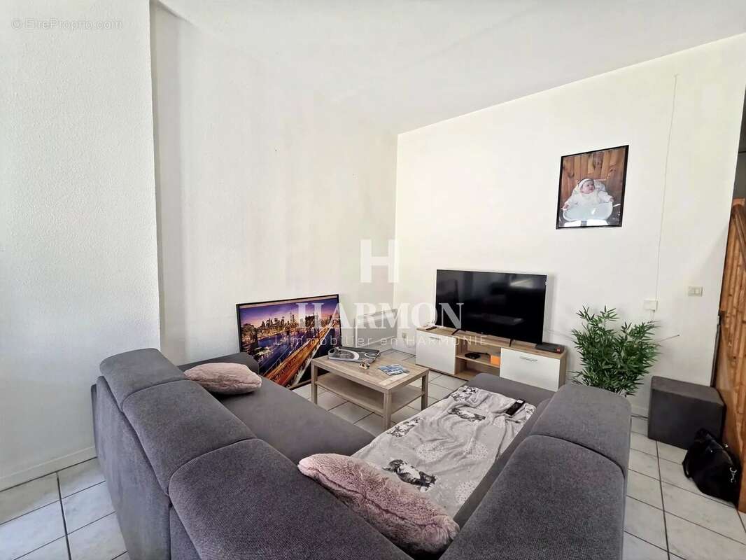 Maison T5 en centre ville d'Oloron - photo 3