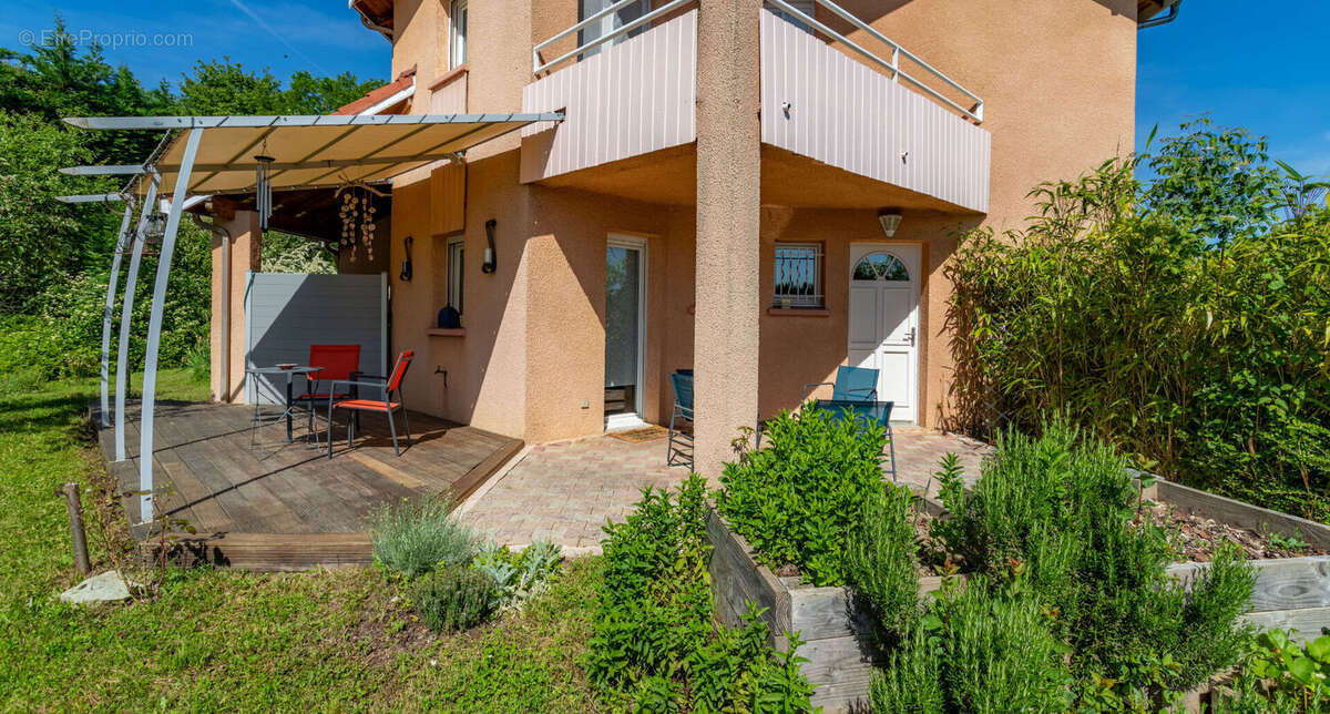 Maison à MEYRIE