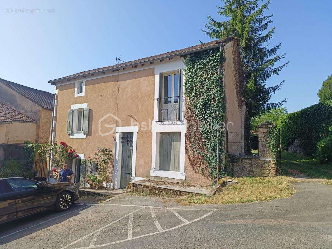 Maison de Ville de type 4 de 105 m2 entièrement Rénovée avec 2 Terrasses - photo 2