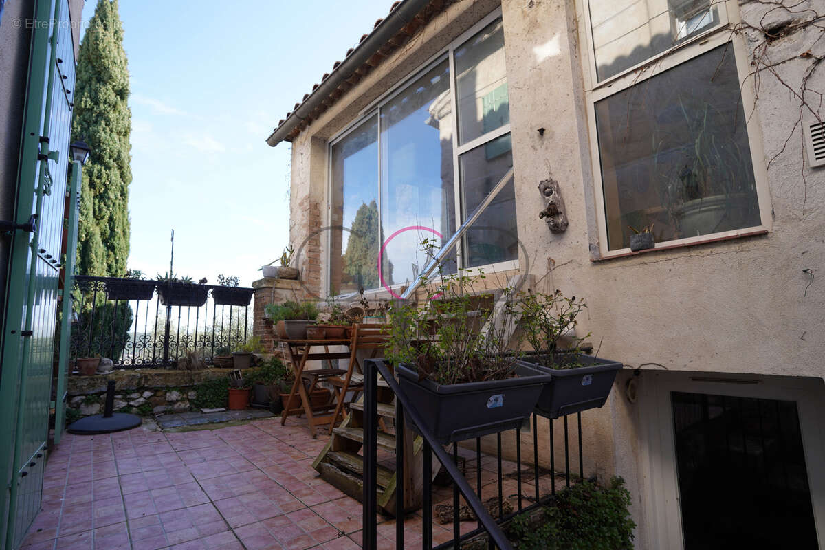 Maison à VENTABREN