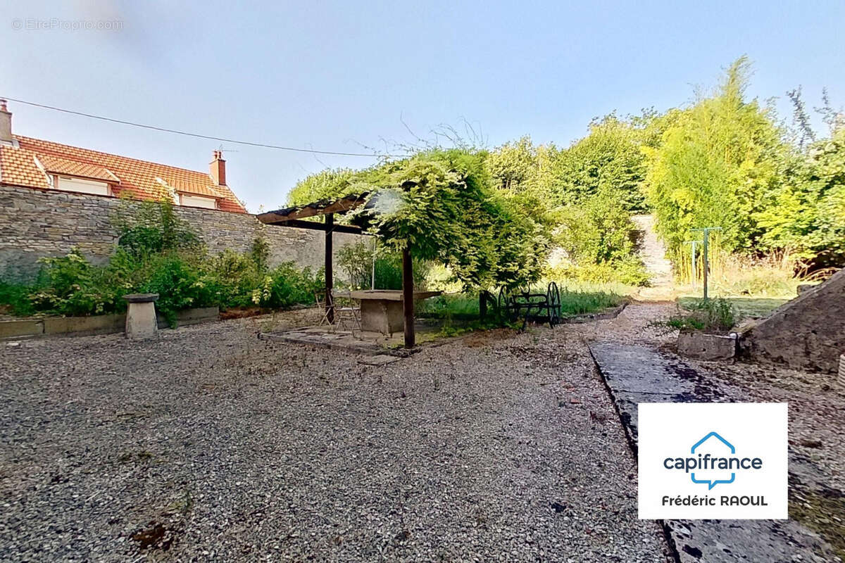 Maison familiale avec jardin et dépendances – Is-sur-Tille, proche centre-ville - photo 13