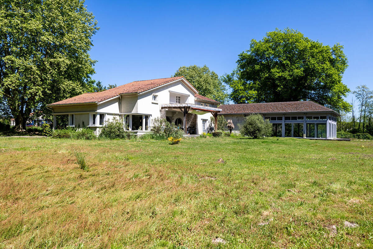 Maison à SARBAZAN