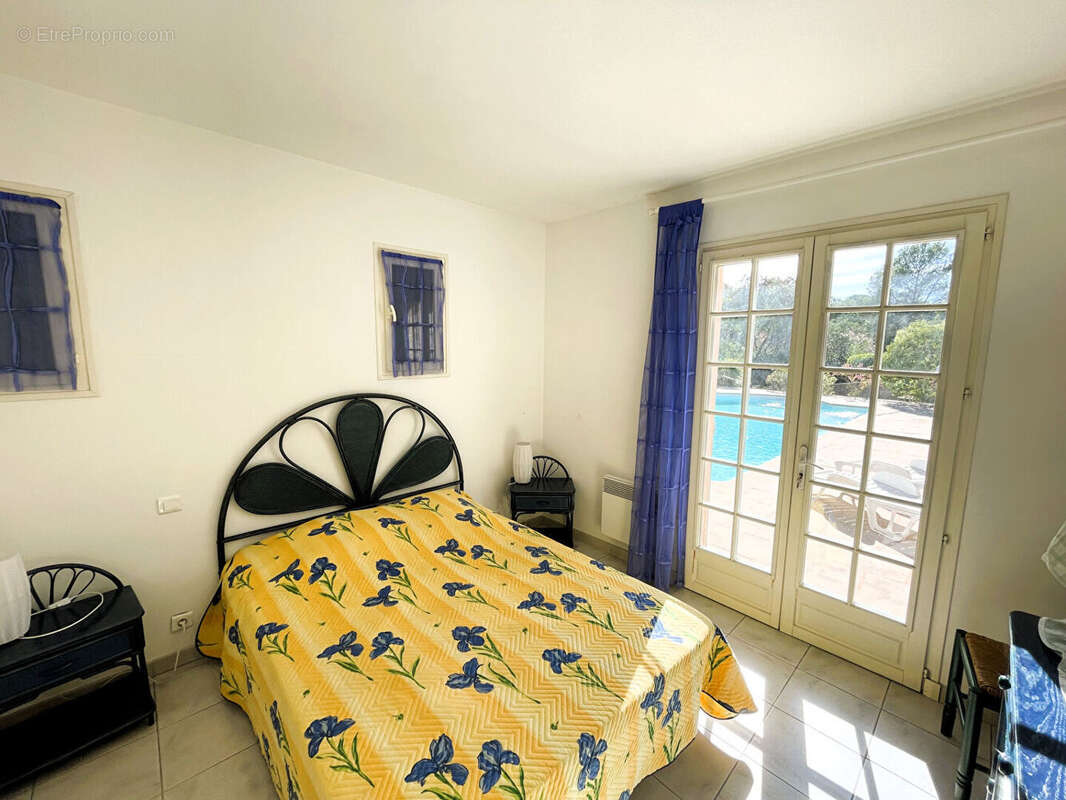 Maison à PUGET-SUR-ARGENS