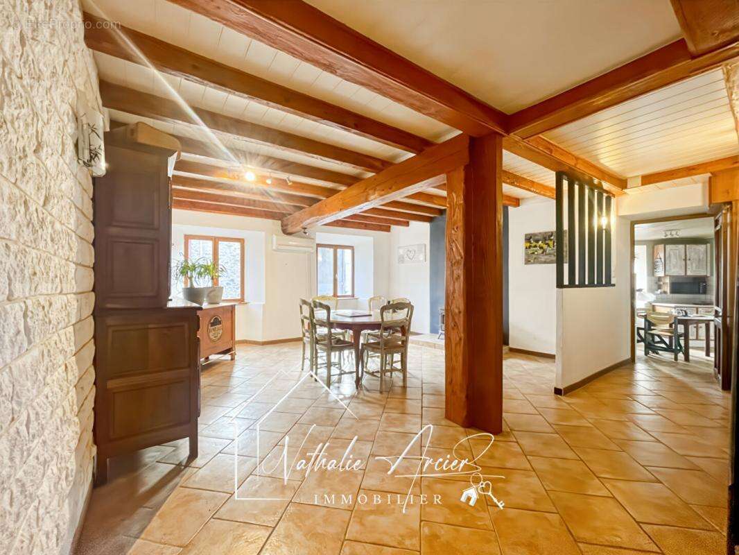 Maison de village avec terrasse et garage - photo 2