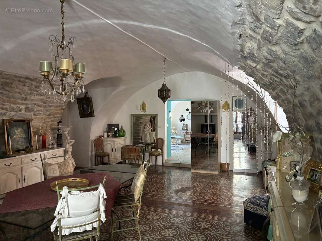 Maison à CANNES-ET-CLAIRAN