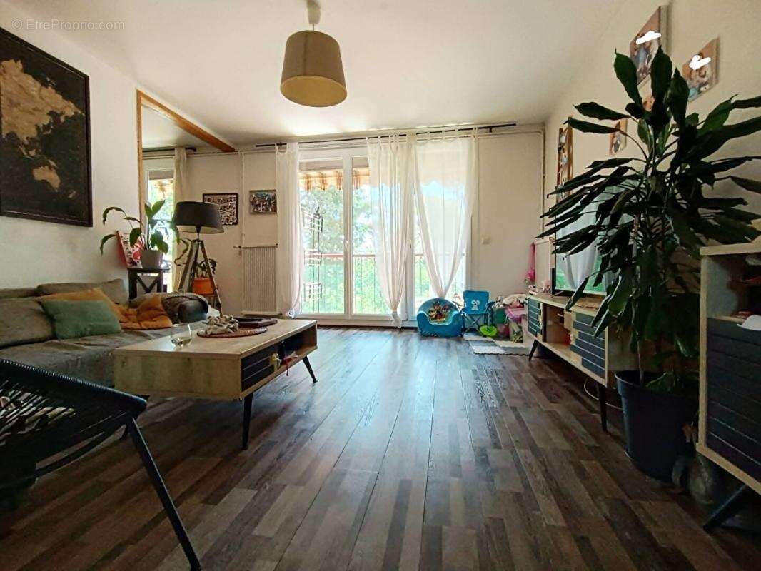 Appartement Istres 4 pièce(s) 90 m2 avec Balcon ET CAVE - photo 4