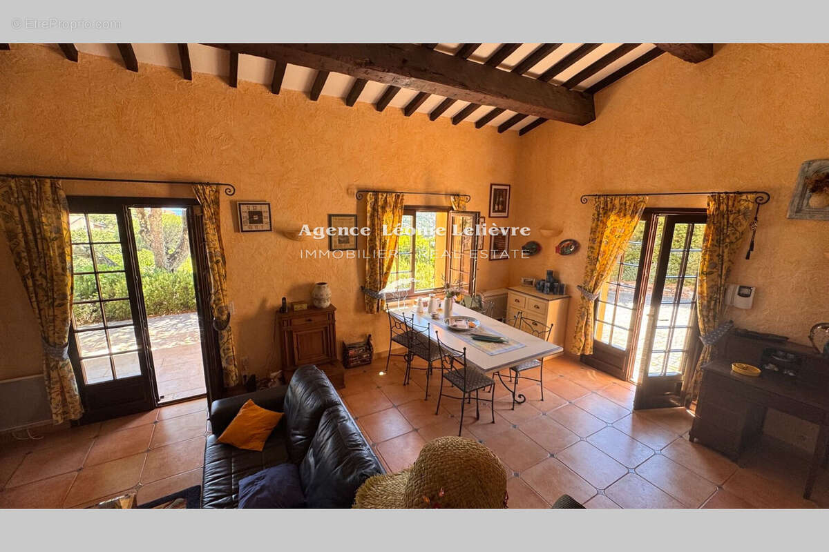 Maison à LES ISSAMBRES