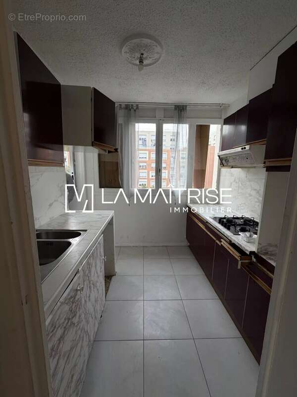 Appartement à MARSEILLE-3E