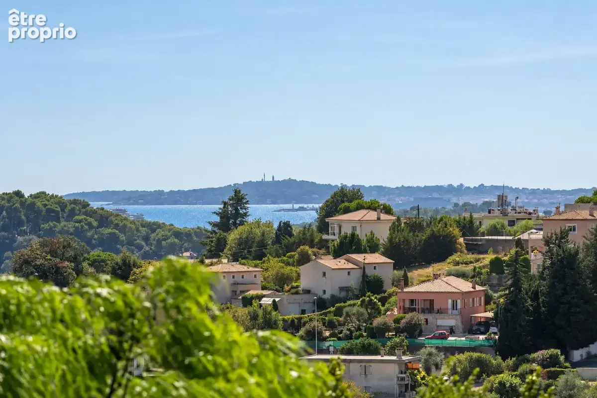 Emplacement privilégié, vue exceptionnelle et réel potentiel de rénovation - photo 4