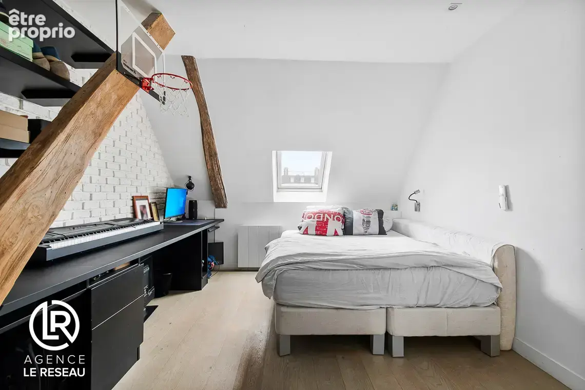 Appartement familial et lumineux en parfait état au dernier étage situé dans le quartier Charles Laffitte - photo 13