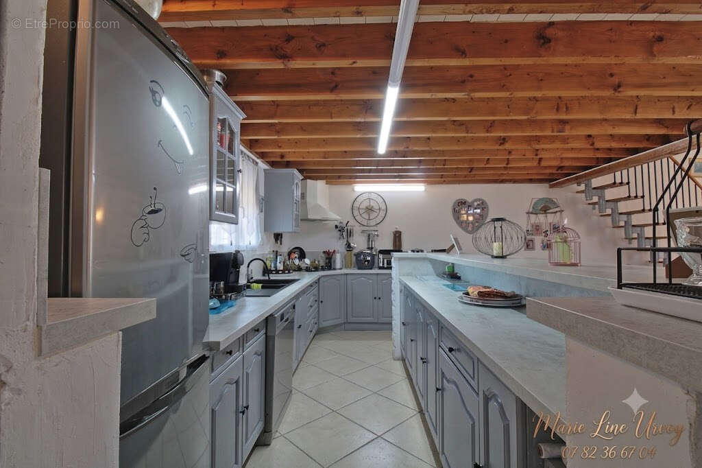 13210 St-Rémy - Mas en pierre 145 m² + gîte 70 m² - Piscine 8X4 - grand terrain - photo 13
