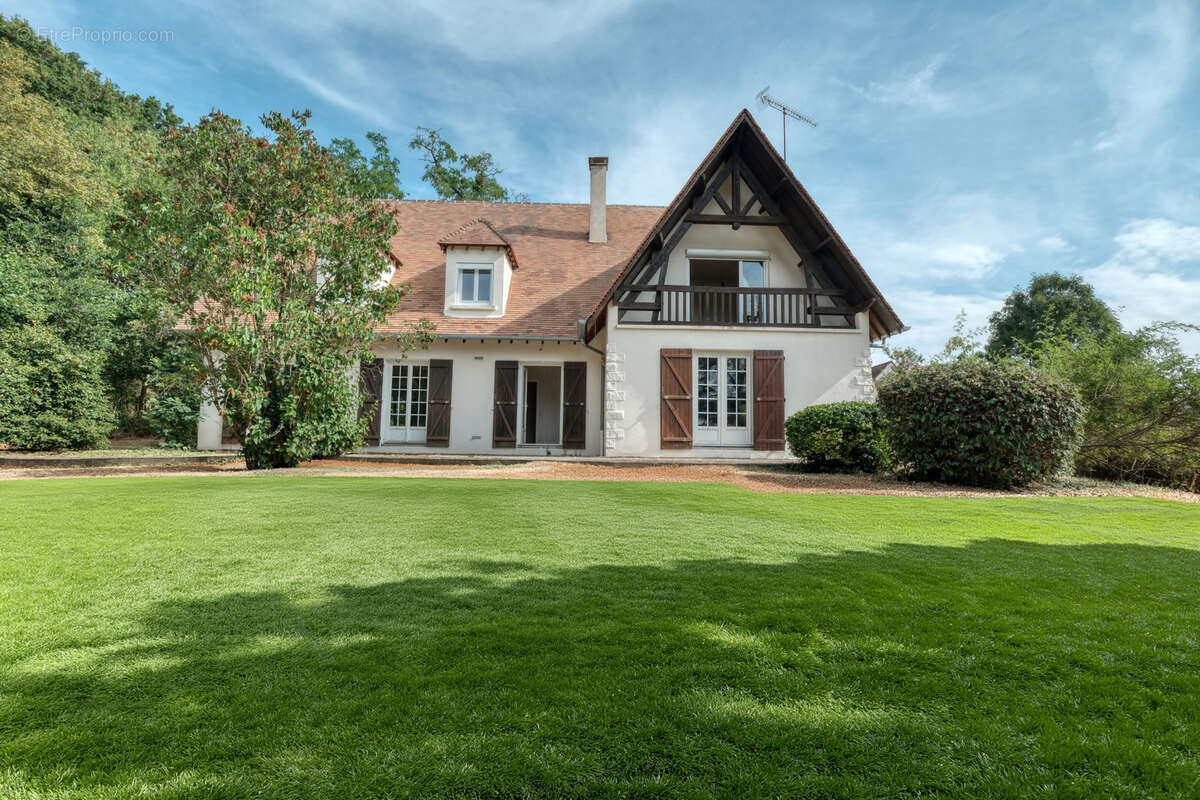 Maison familiale 10 pieces - 6 chambres - sous sol total - terrain de 1800m2 - photo 2