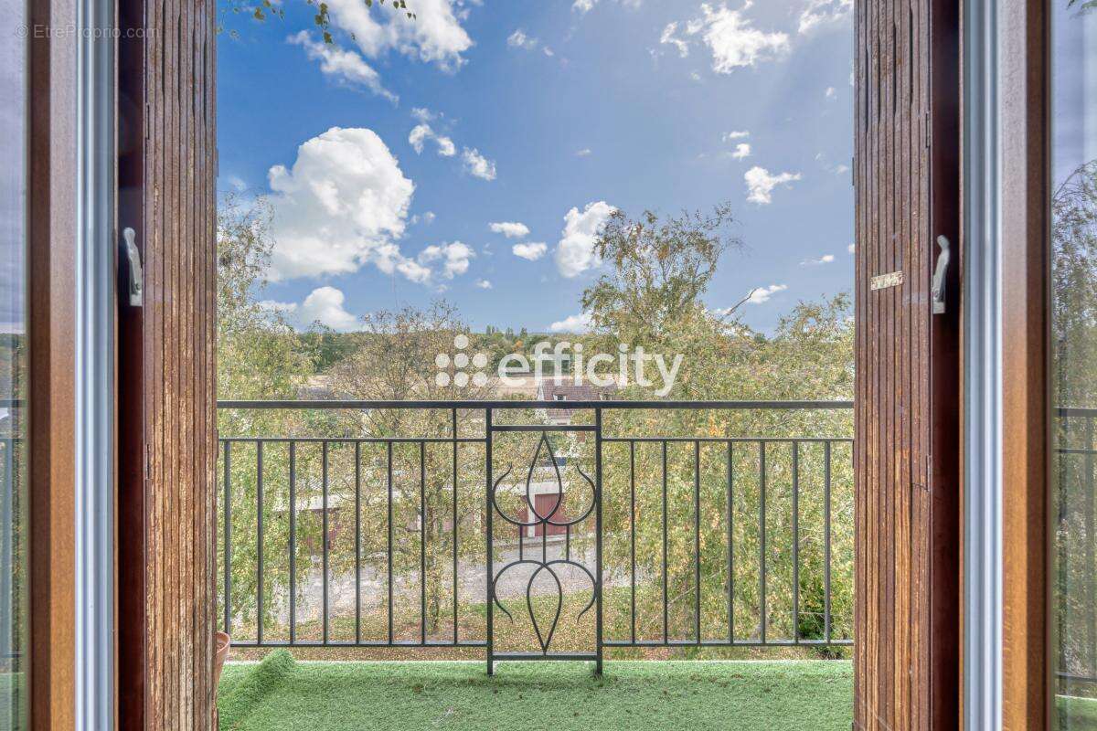 Appartement à EZANVILLE