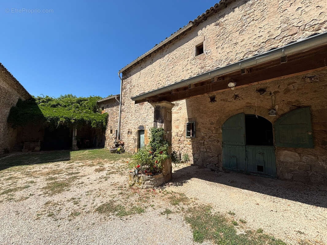 Ensemble immobilier avec dépendances, piscine et lac - photo 7