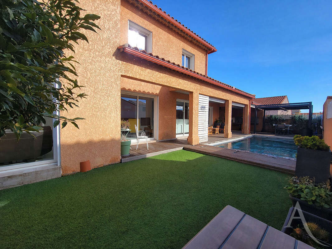 Superbe villa à Latour-Bas-Elne avec piscine et garage - photo 2
