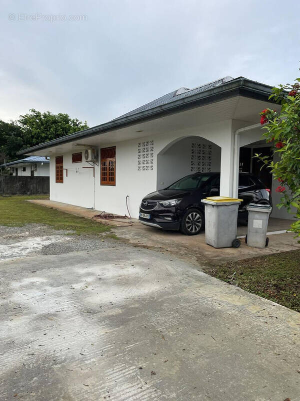 Photo 1 - Maison à REMIRE-MONTJOLY