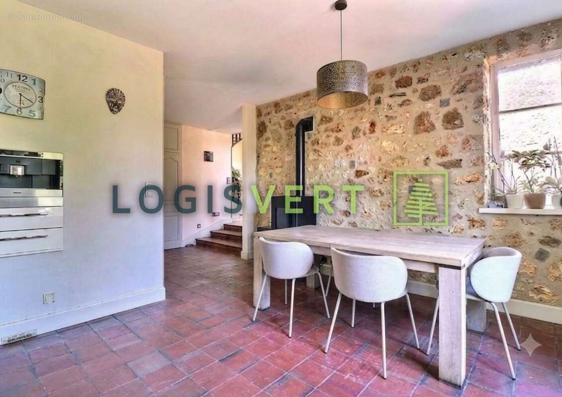 Maison 351 m² à Saint-Germain-Les-Arpajon  - photo 8