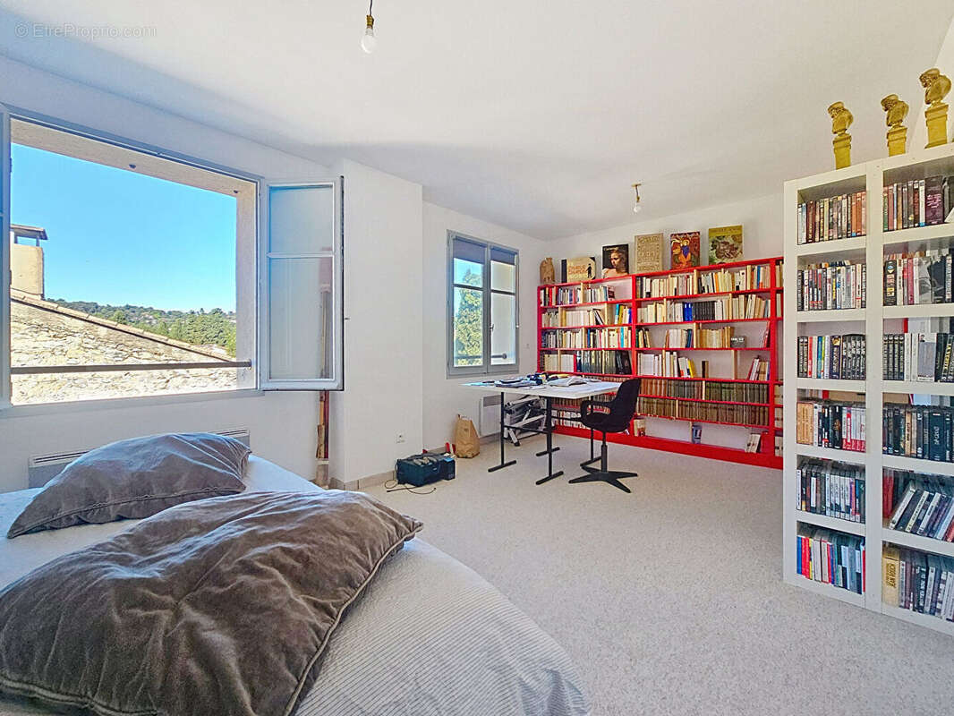 Appartement à VILLENEUVE-LES-AVIGNON