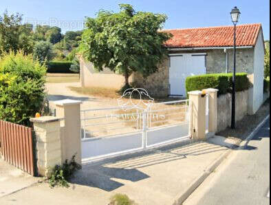 Maison à QUEAUX