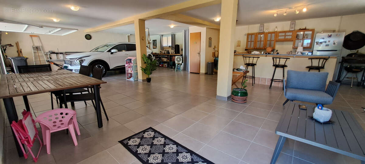 Maison traditionnelle de 184 m2 utiles (90 m2 hab.)   Piscine, grand garage et vue Cévennes   Gajan (30730) - photo 8