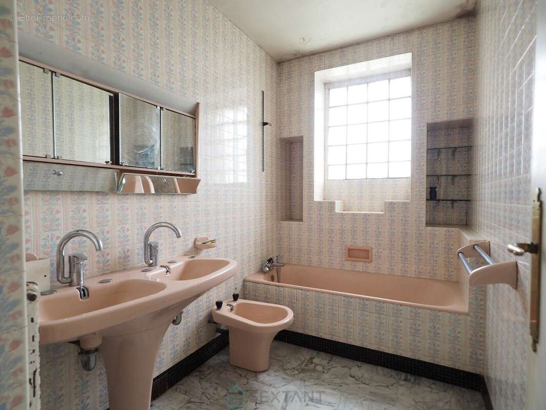 Maison familiale ou immeuble de rapport + Longère à rénover + Hangar fermé environ 160 m² - photo 9