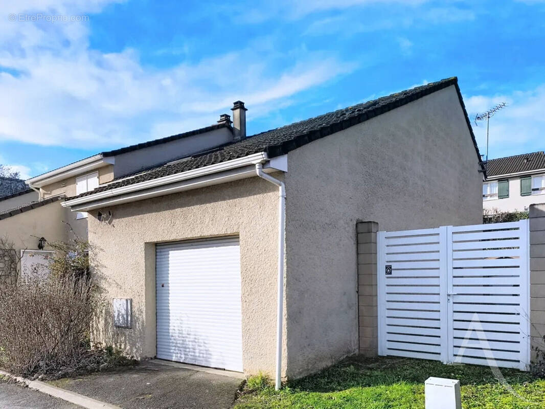 Maison à THIAIS