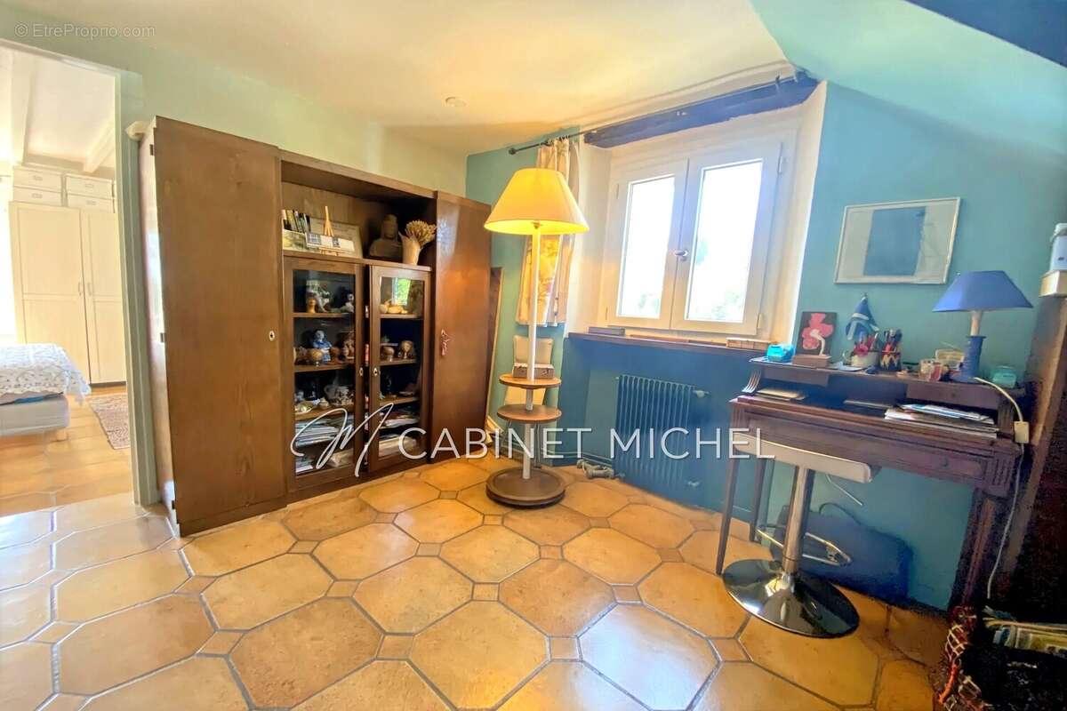 Appartement à ROQUEFORT-LES-PINS