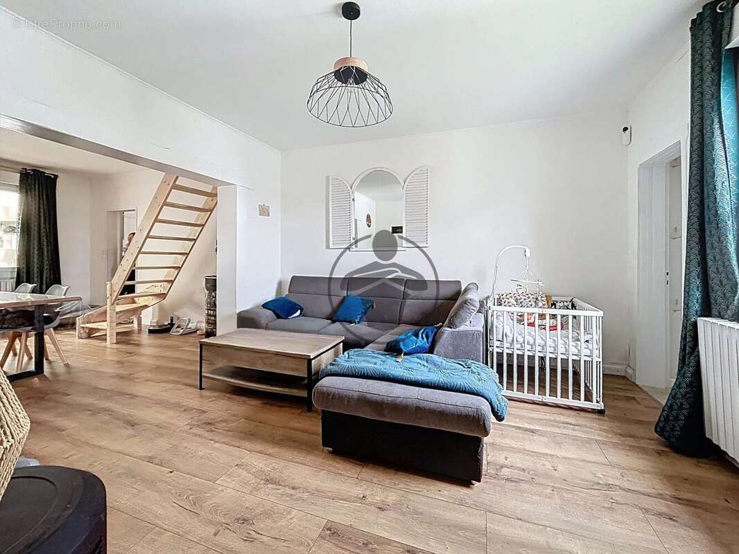 Maison à MONTESCOURT-LIZEROLLES