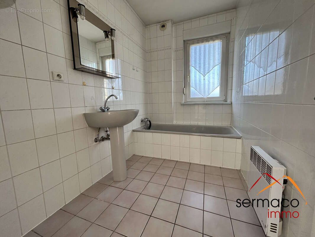 Salle de bains - Appartement à SARREGUEMINES