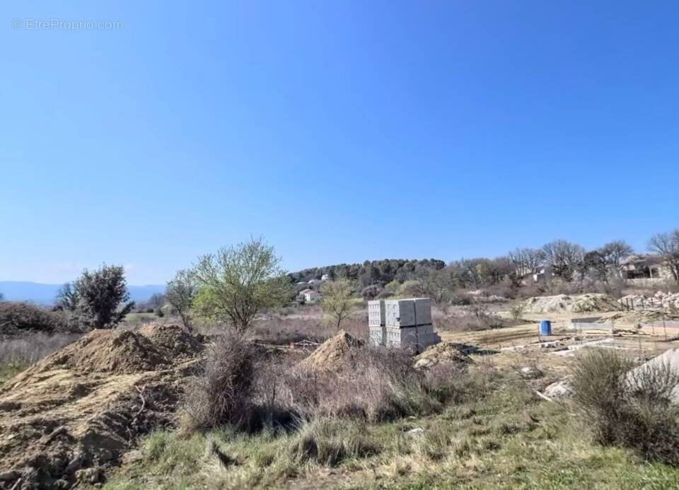 Terrain à PERTUIS