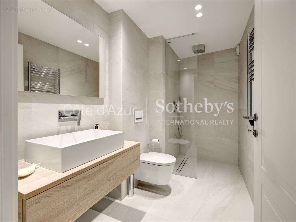 Appartement à VALLAURIS